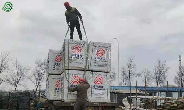 石家莊工地建筑模板木方到貨卸車